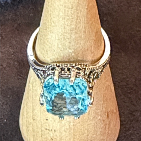 Gorgeous Emerald Cut Natural Sky Blue Topaz Ring in 925 Sterling Silver Floral - Picture 6 of 8
